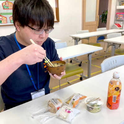 お昼休みイメージ